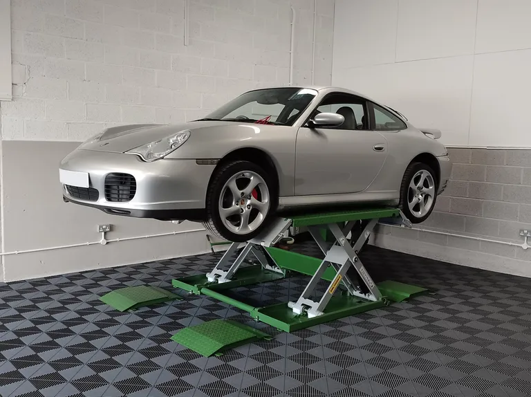 Strongman Lifts - Professional scissor maintenance and detailing equipment