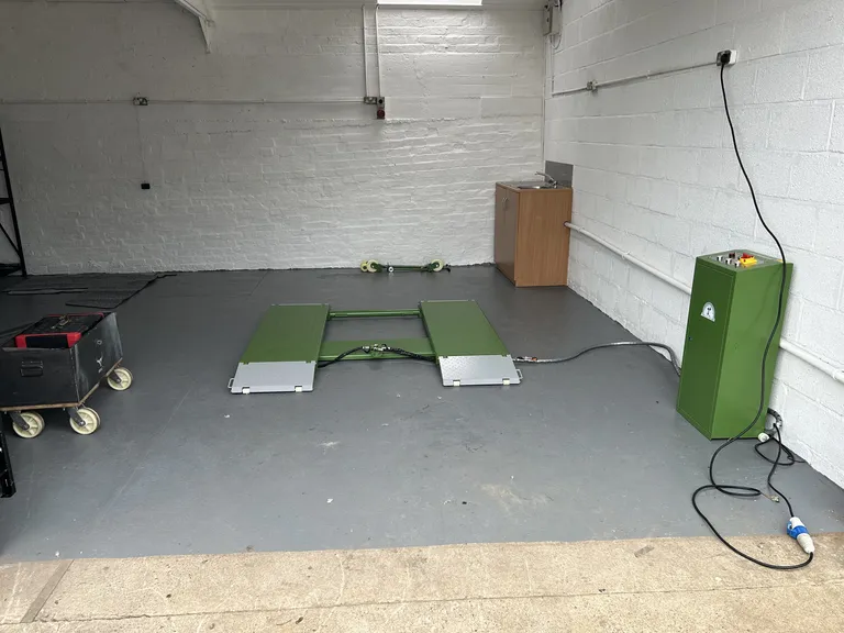 Strongman Lifts - Clifton low profile car scissor lift