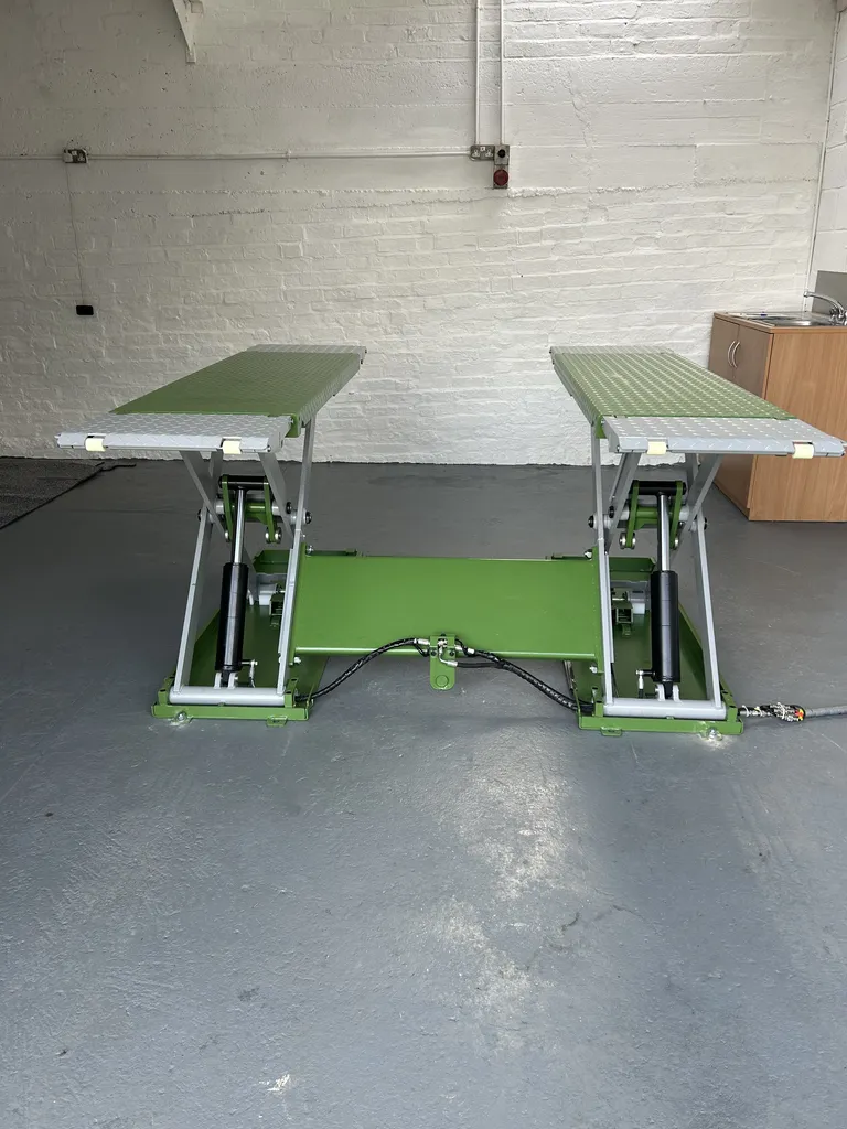 Strongman Lifts - Clifton split platform scissor lift design