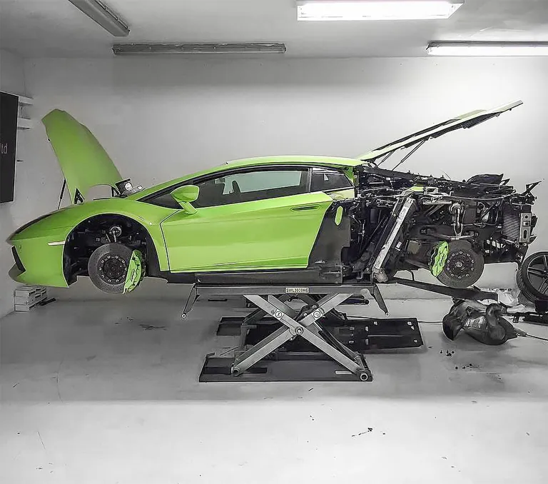 Strongman Lifts - Clifton Heavy duty maintenance lift for car body kit