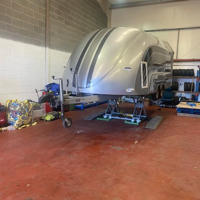 Strongman Lifts - Clifton heavy duty car lift lifting trailer